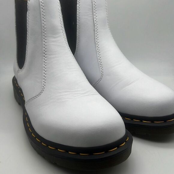 Dr. Martens Women's 2976 Chelsea Boot Leather Boots- NWB- Women Size 9 | Eur 41 - Picture 5 of 10